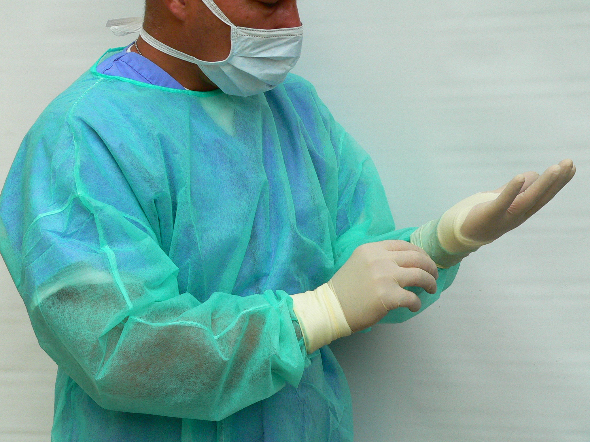 Disposable Green Polypropylene Isolation Gowns with Knit Cuffs